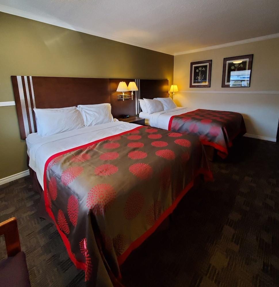 Grand Forks Inn Esterno foto