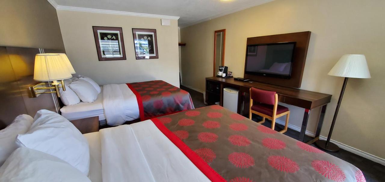Grand Forks Inn Esterno foto